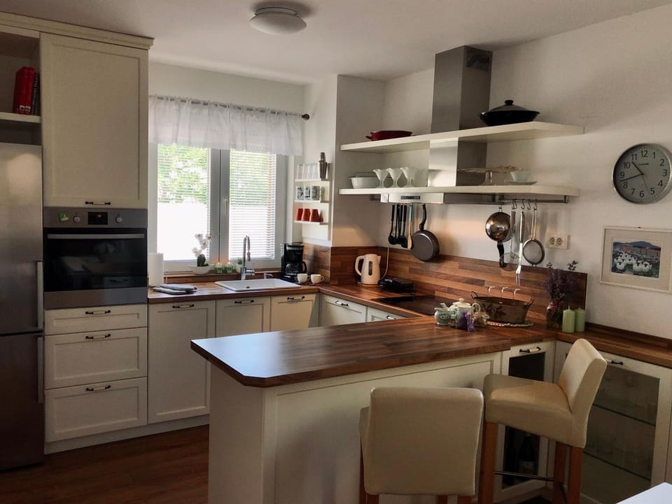 Villa Dora - Mediterranean family house for 9 with private garden, BBQ, sea view and private parking for 4 cars House in Zadar County