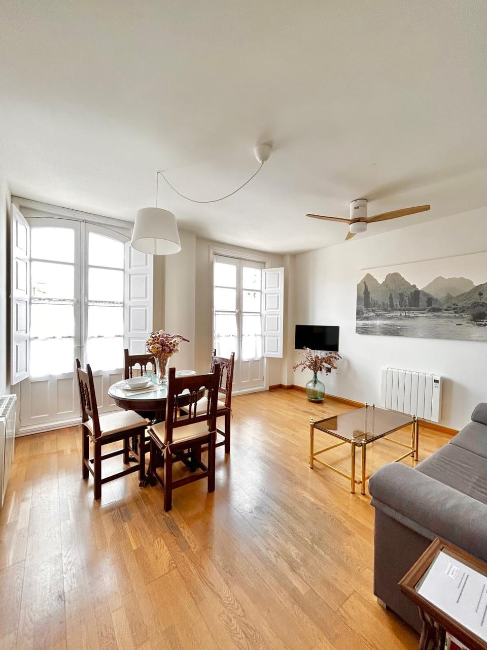 Communal lounge/ TV room, Living room, Dining area