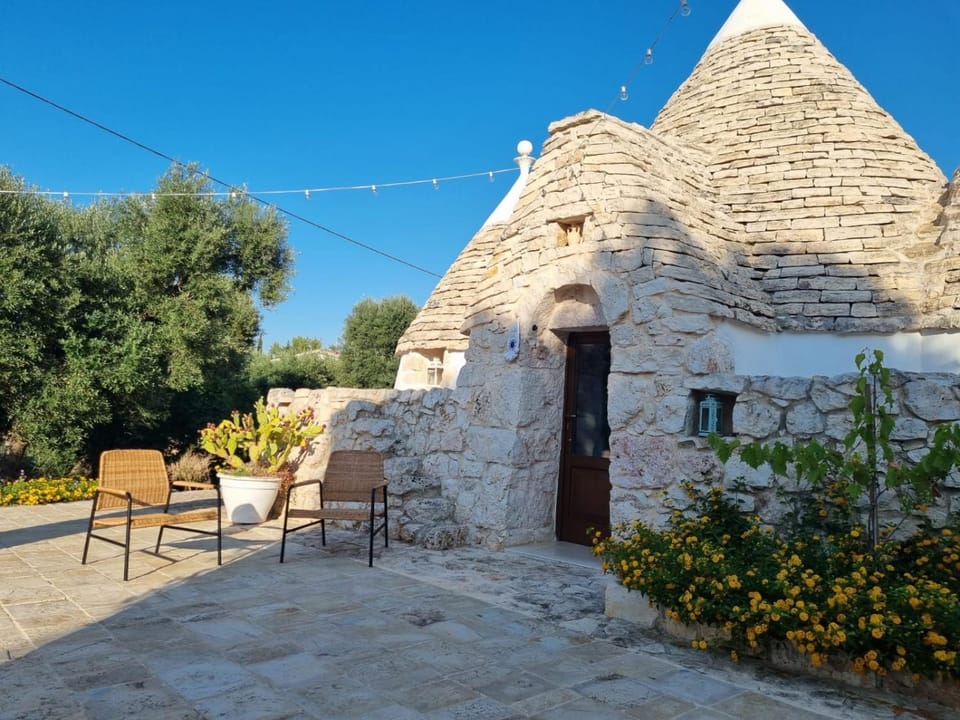 Property building, Patio, Day
