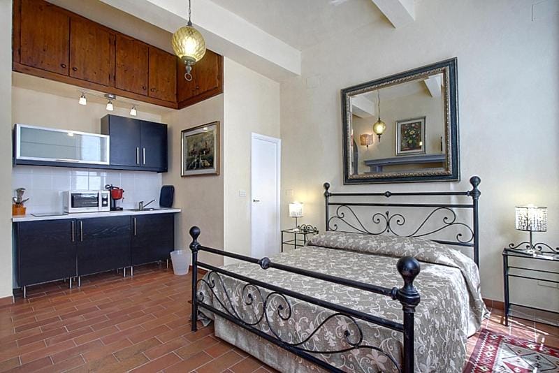 Bed, Photo of the whole room, Bedroom, minibar, stove