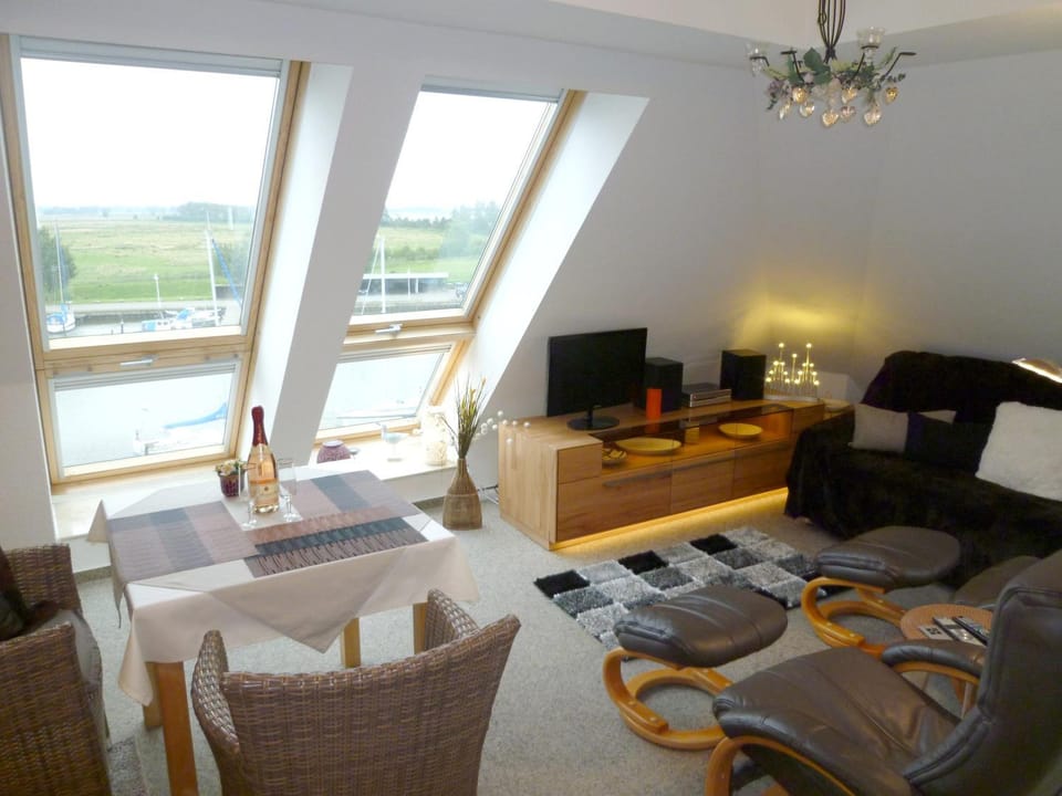Living room, Seating area, Dining area