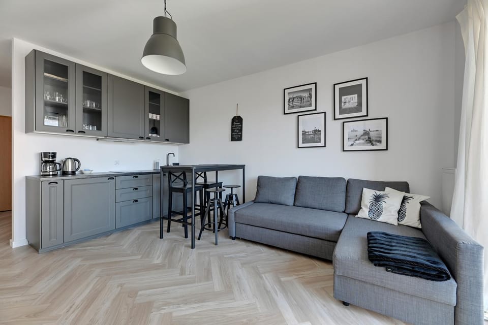Kitchen or kitchenette, Living room, Seating area, Dining area