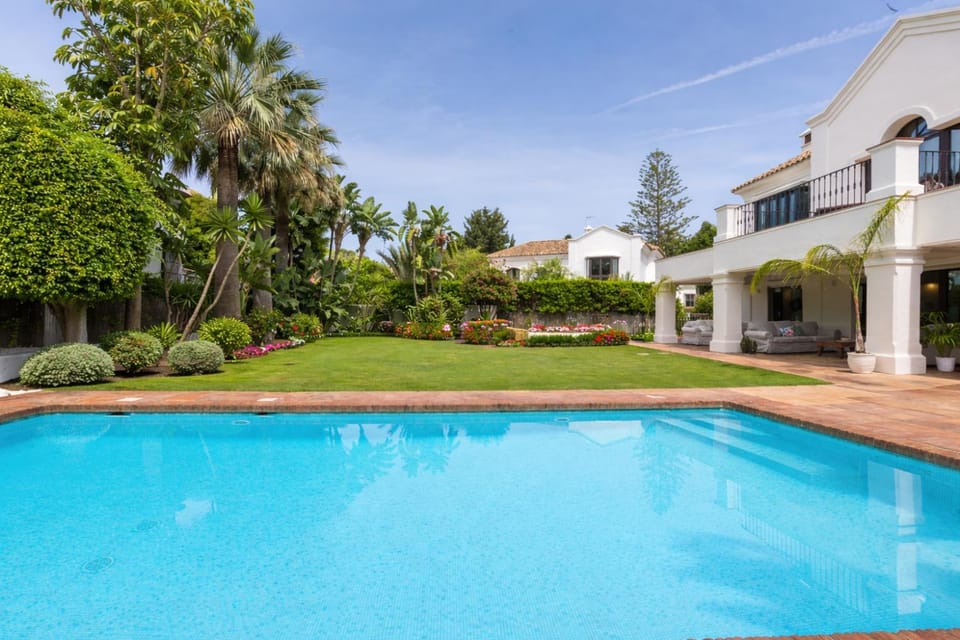 Swimming pool, Swimming pool