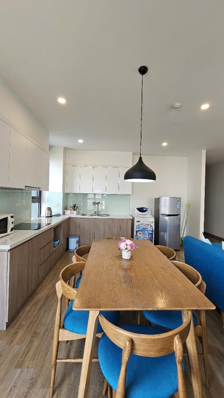 Kitchen or kitchenette, Dining area, stove