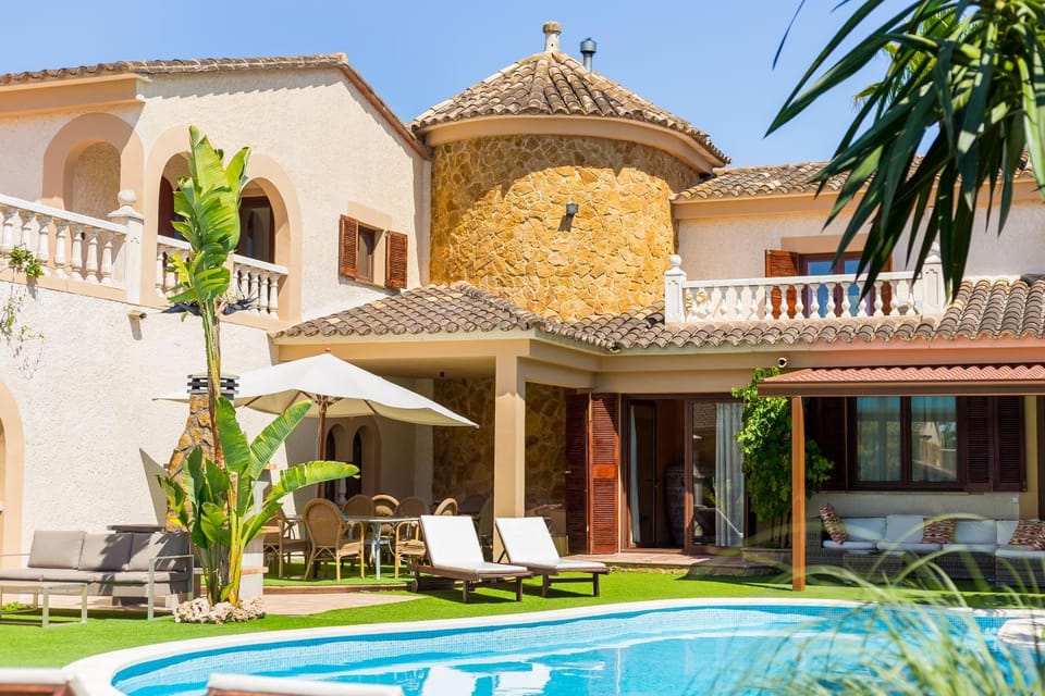 Property building, Patio, Swimming pool
