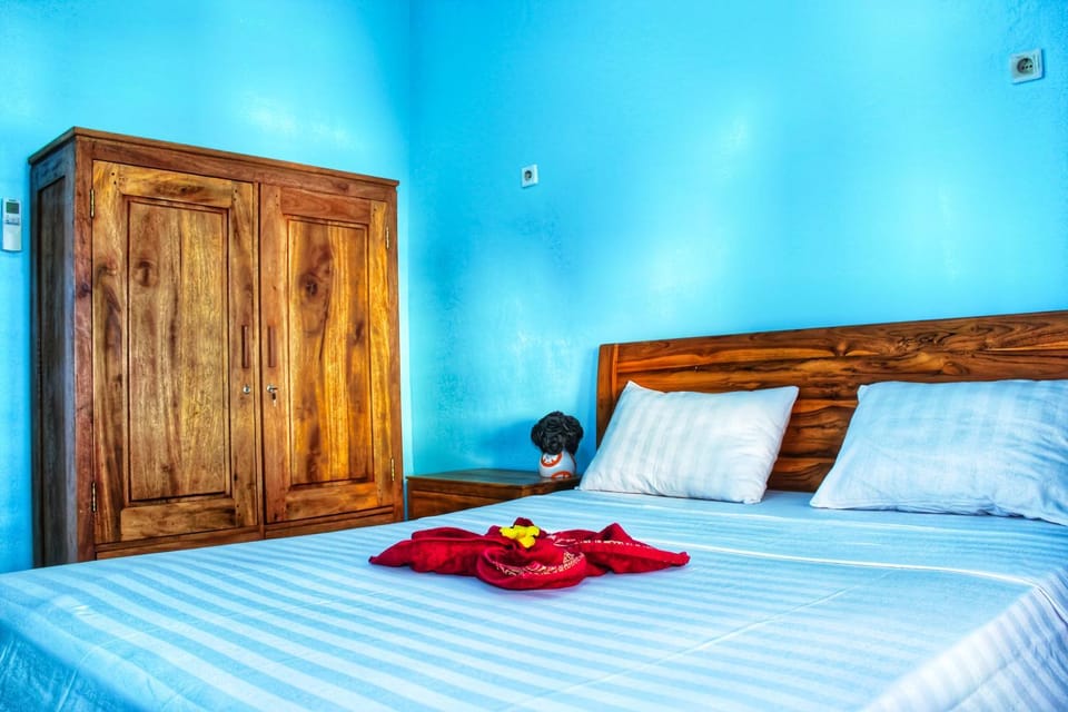 KJ Purple House Senggigi Apartment in Batu Layar