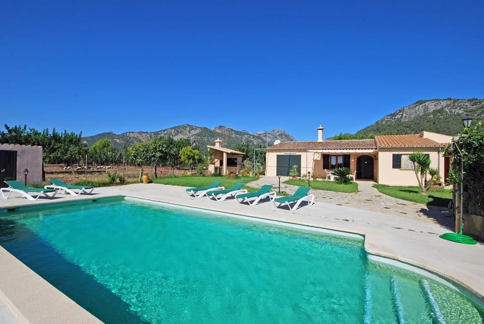 Property building, Garden, Mountain view, Pool view, Swimming pool