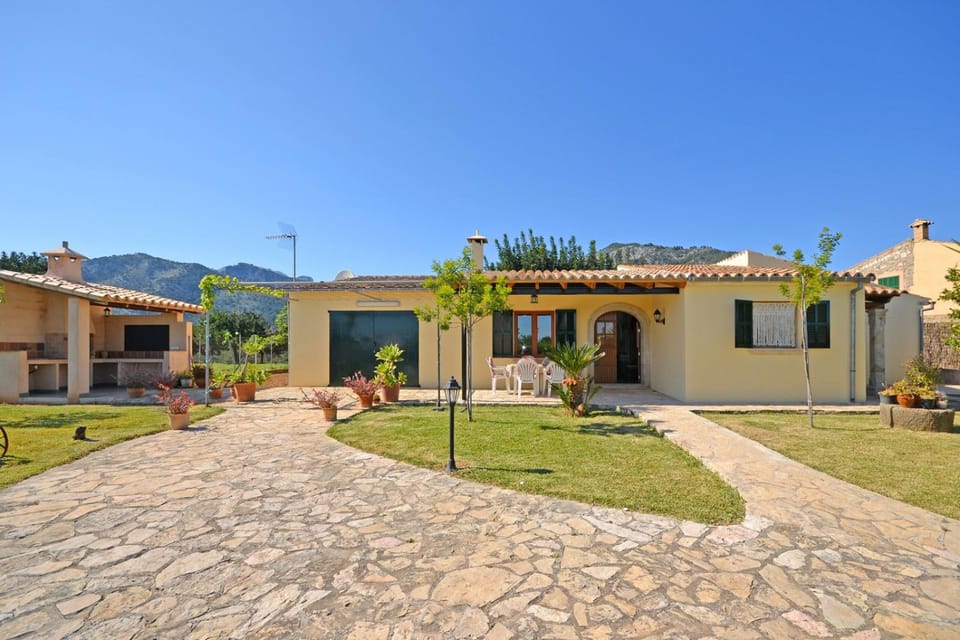 Facade/entrance, BBQ facilities, Garden, Balcony/Terrace
