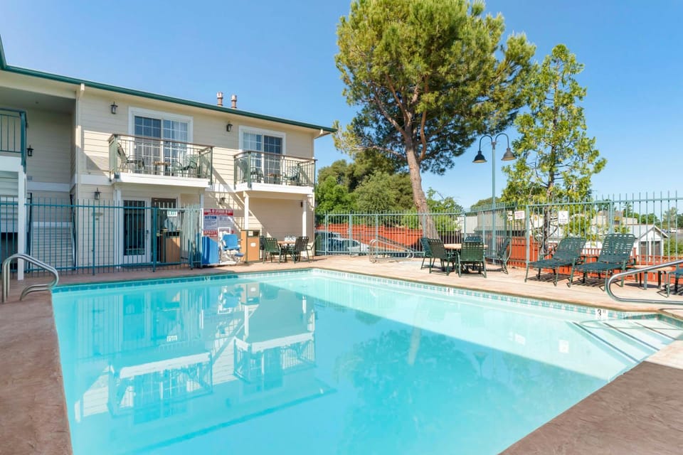 Pool view, Swimming pool, Swimming pool