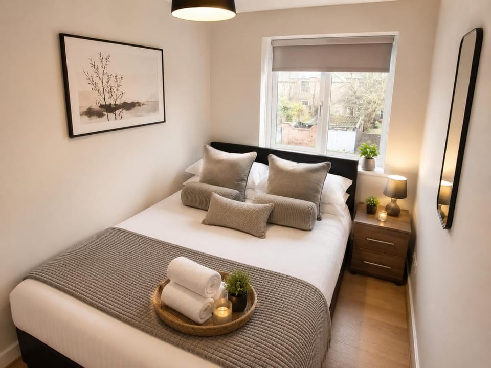 Bed, Living room, Photo of the whole room, Bedroom, towels