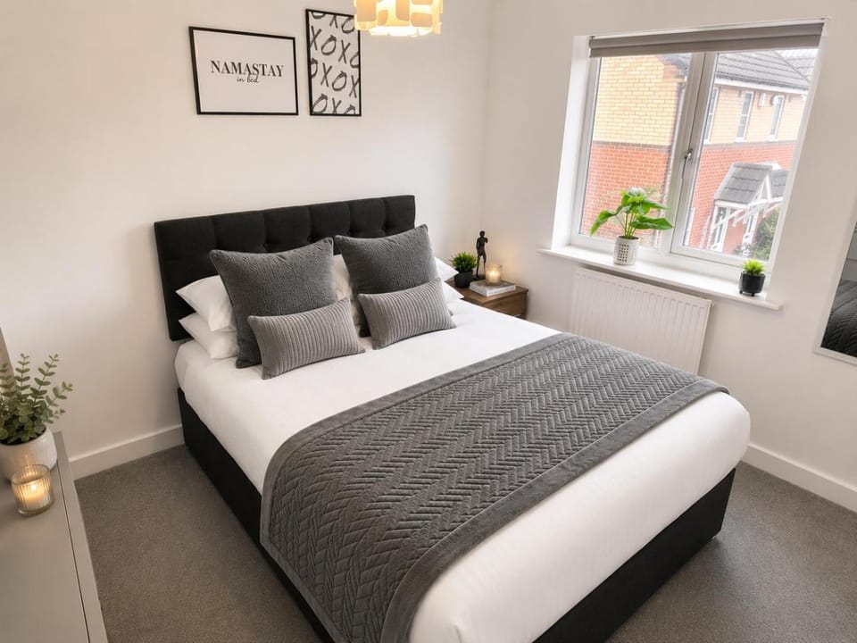 Bed, Photo of the whole room, Bedroom