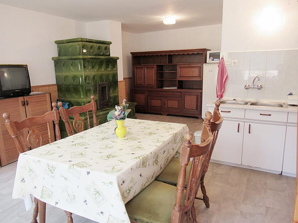 Kitchen or kitchenette, Living room