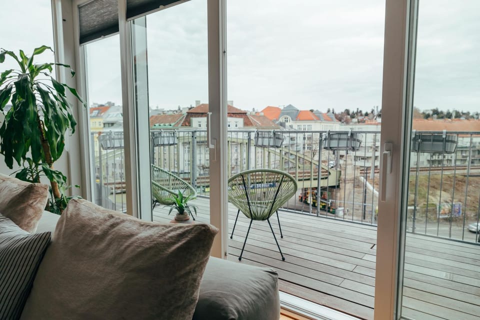 View (from property/room), Balcony/Terrace, Living room