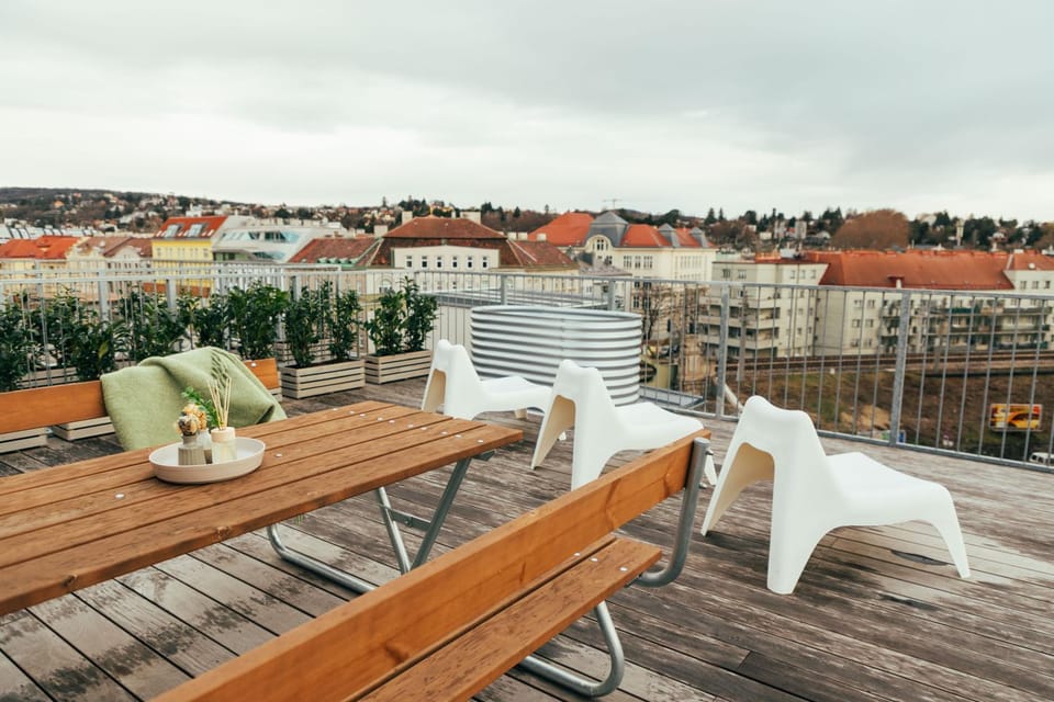 View (from property/room), Balcony/Terrace, City view