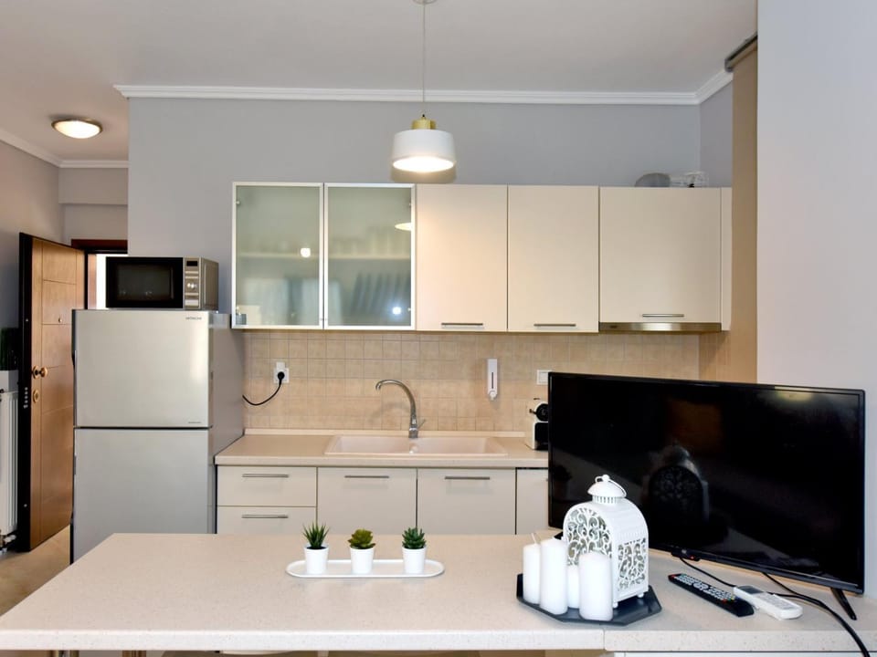 TV and multimedia, Kitchen or kitchenette, Dining area, microwave