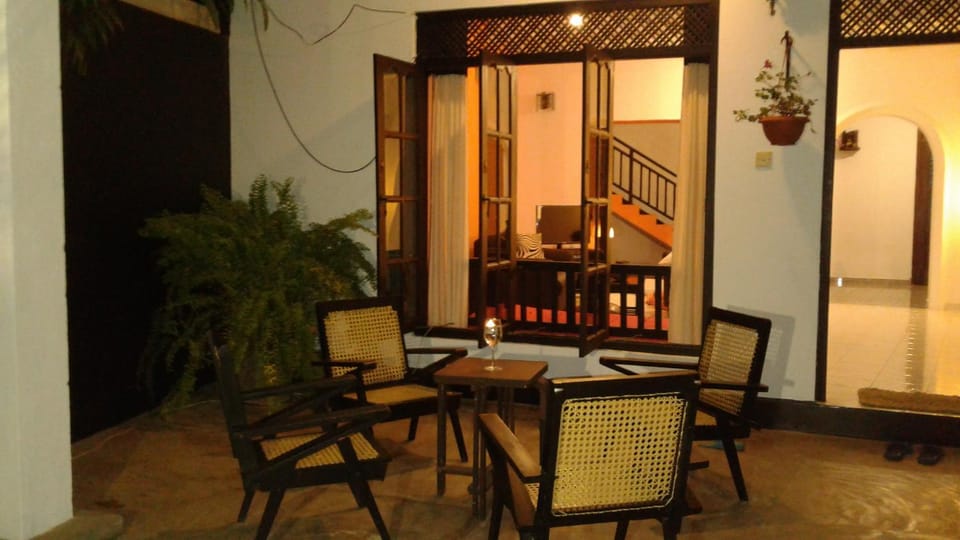 Facade/entrance, Night