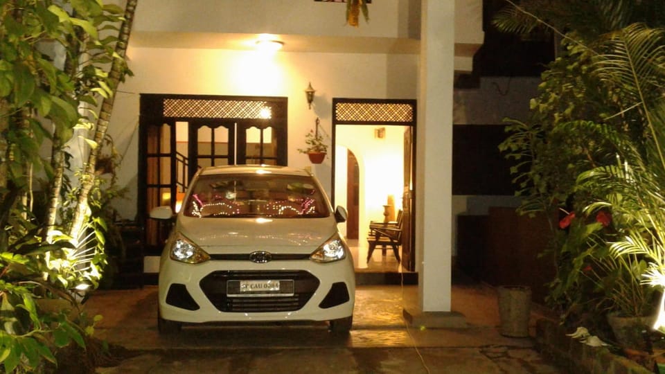Property building, Garden, Parking