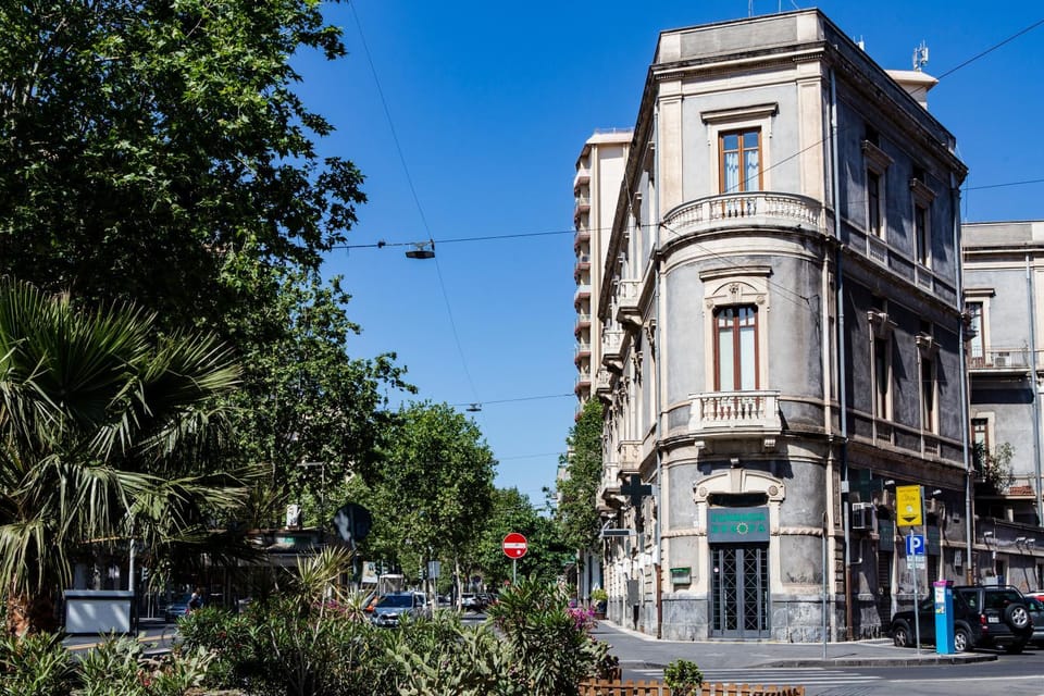 Property building, Nearby landmark, Neighbourhood