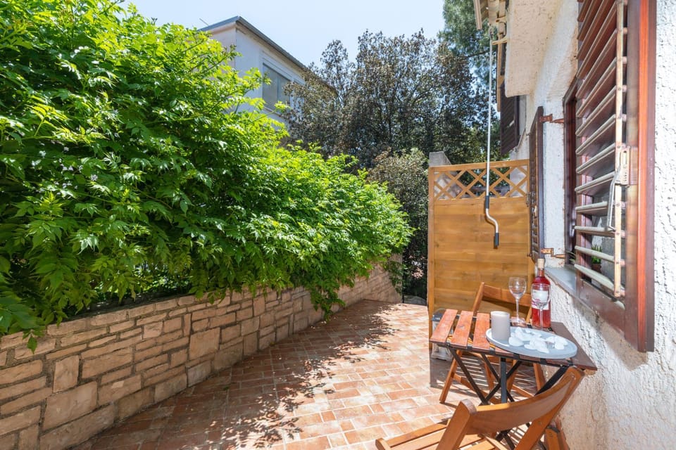 Patio, Facade/entrance