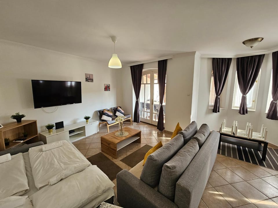 Zoli Apartmanok-Zoli Kölcsey 19 Villa Apartment in Hungary