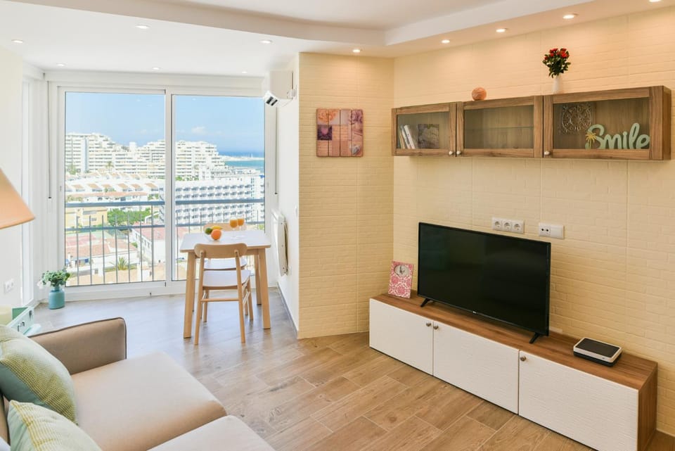 TV and multimedia, Living room, City view