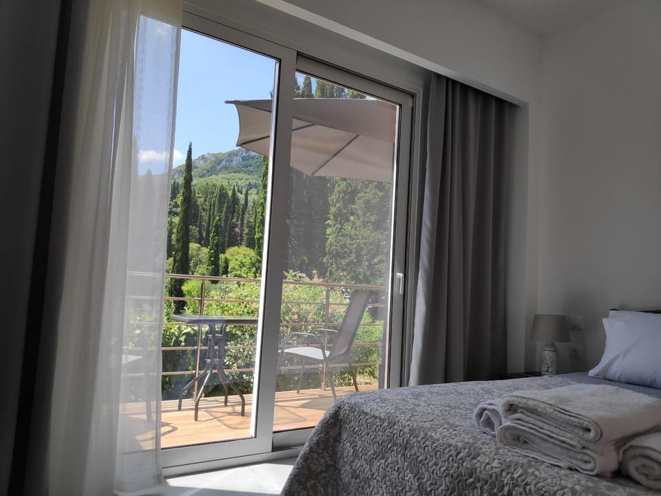 Balcony/Terrace, Mountain view