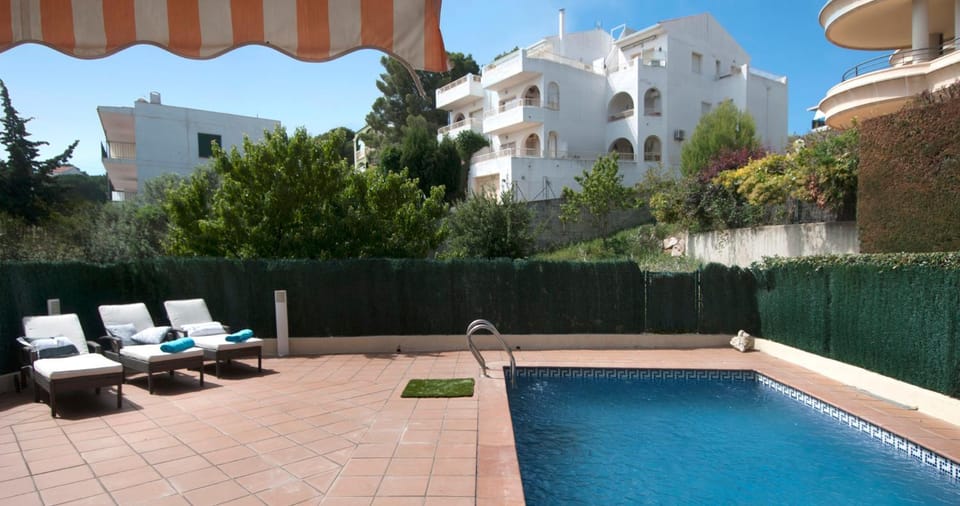 Property building, Pool view, Swimming pool
