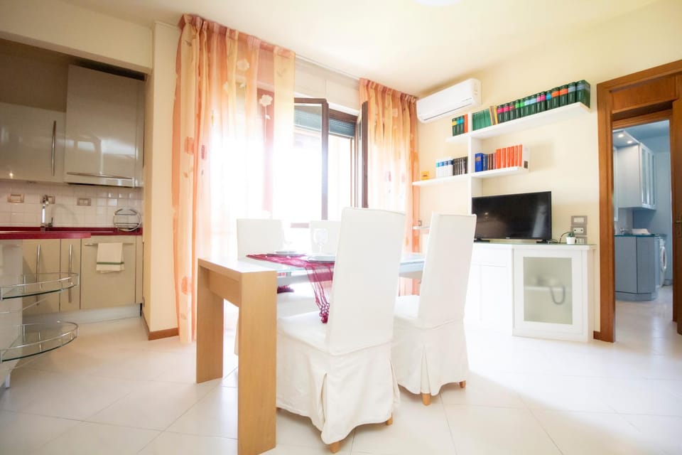TV and multimedia, Kitchen or kitchenette, Living room, Dining area