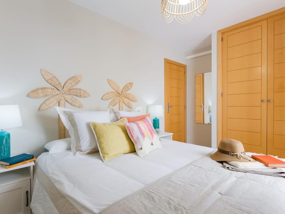 Bed, Photo of the whole room, Bedroom, towels, wardrobe