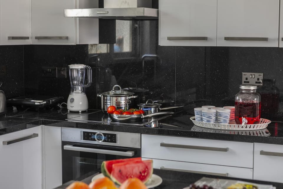 Coffee/tea facilities, Kitchen or kitchenette, Food and drinks, Food, minibar, stove, toaster