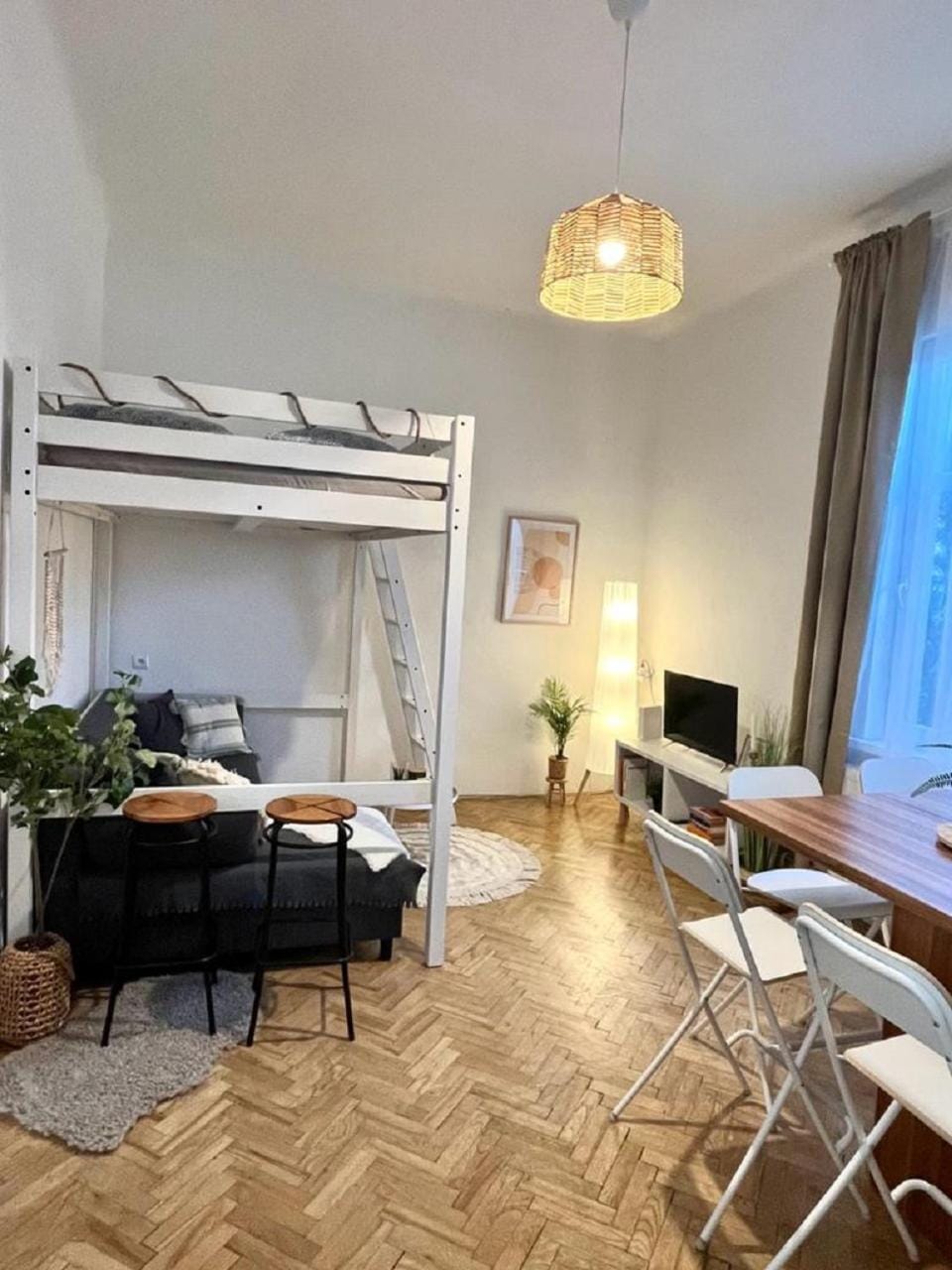 TV and multimedia, Living room, Dining area