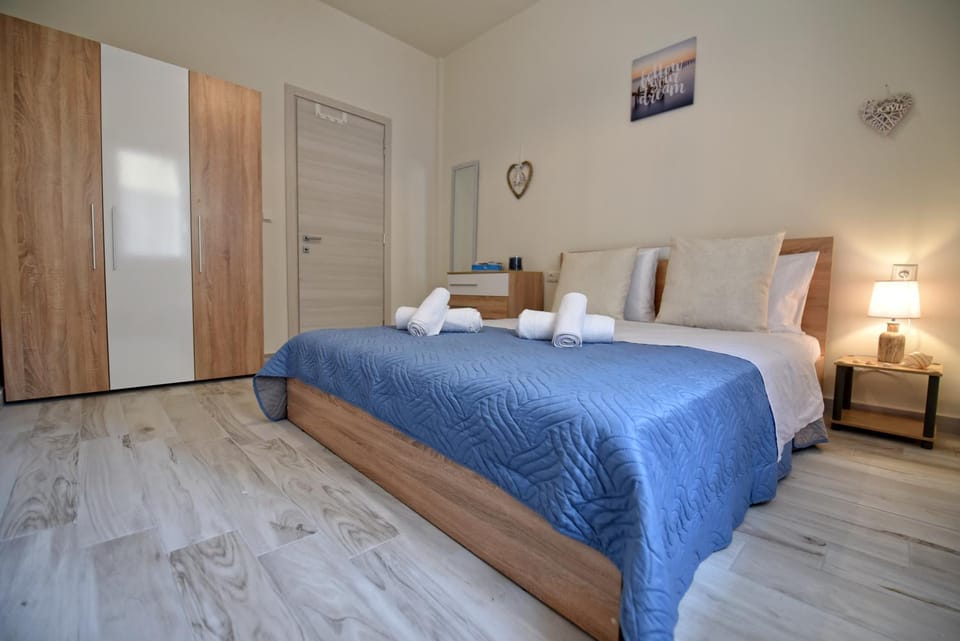 Bed, Photo of the whole room, Bedroom, towels, wardrobe