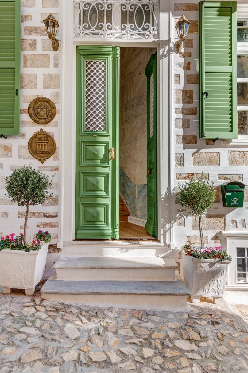 Facade/entrance