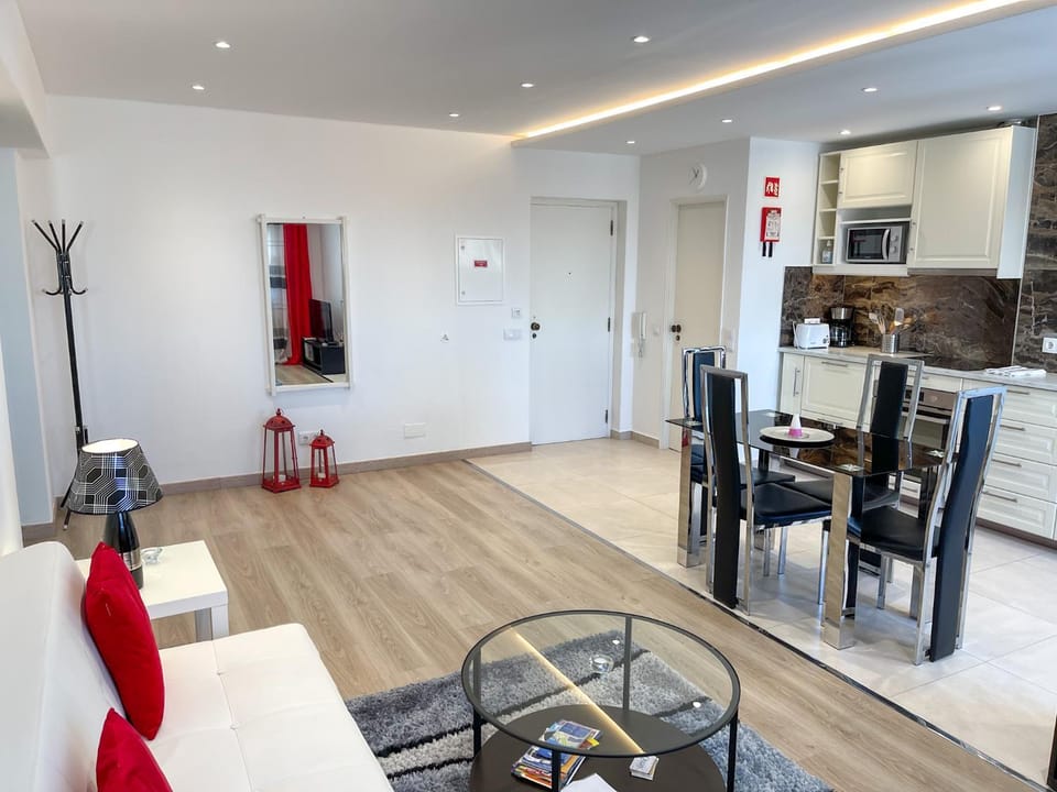 Kitchen or kitchenette, Living room, Seating area, Dining area, minibar