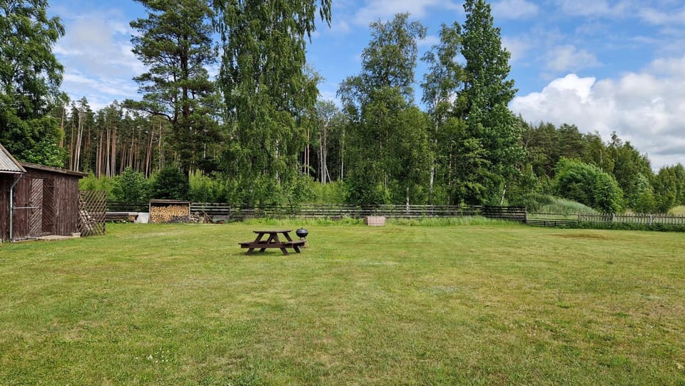 Day, Natural landscape, BBQ facilities, Seating area, Parking