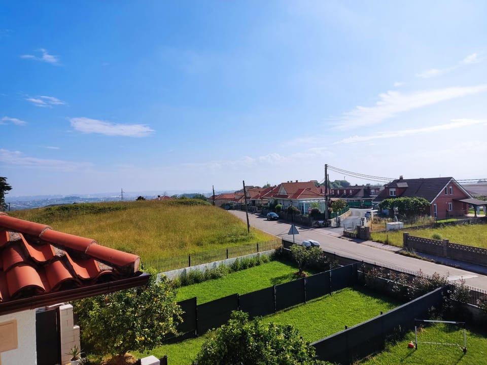 Casa Carmina y Nando, cerca Santander y Cabarceno Country House in Cantabria