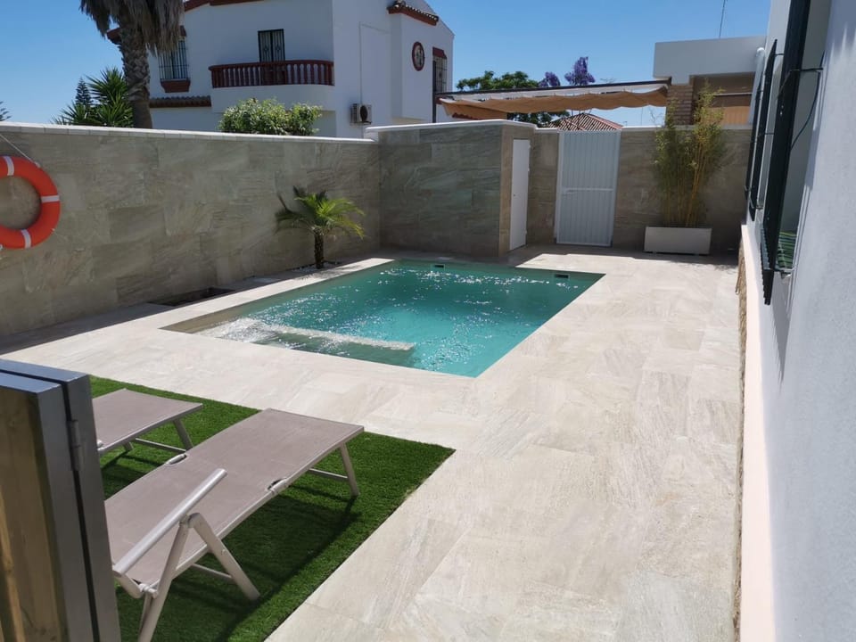 Balcony/Terrace, Swimming pool