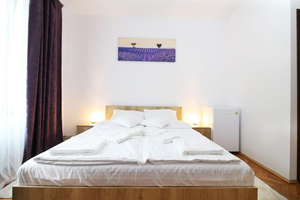 Bed, Bathroom, Photo of the whole room, Bedroom, Street view