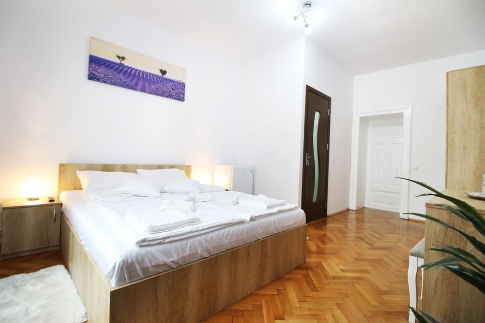 Bed, Bathroom, Photo of the whole room, Decorative detail, Bedroom