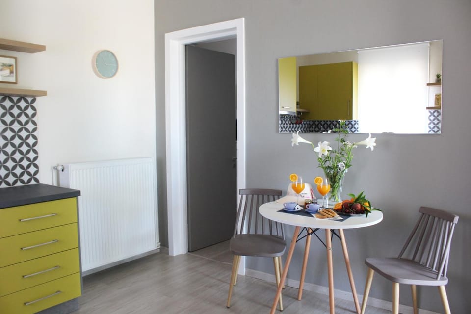 Day, Summer, Kitchen or kitchenette, Seating area, Dining area, On site