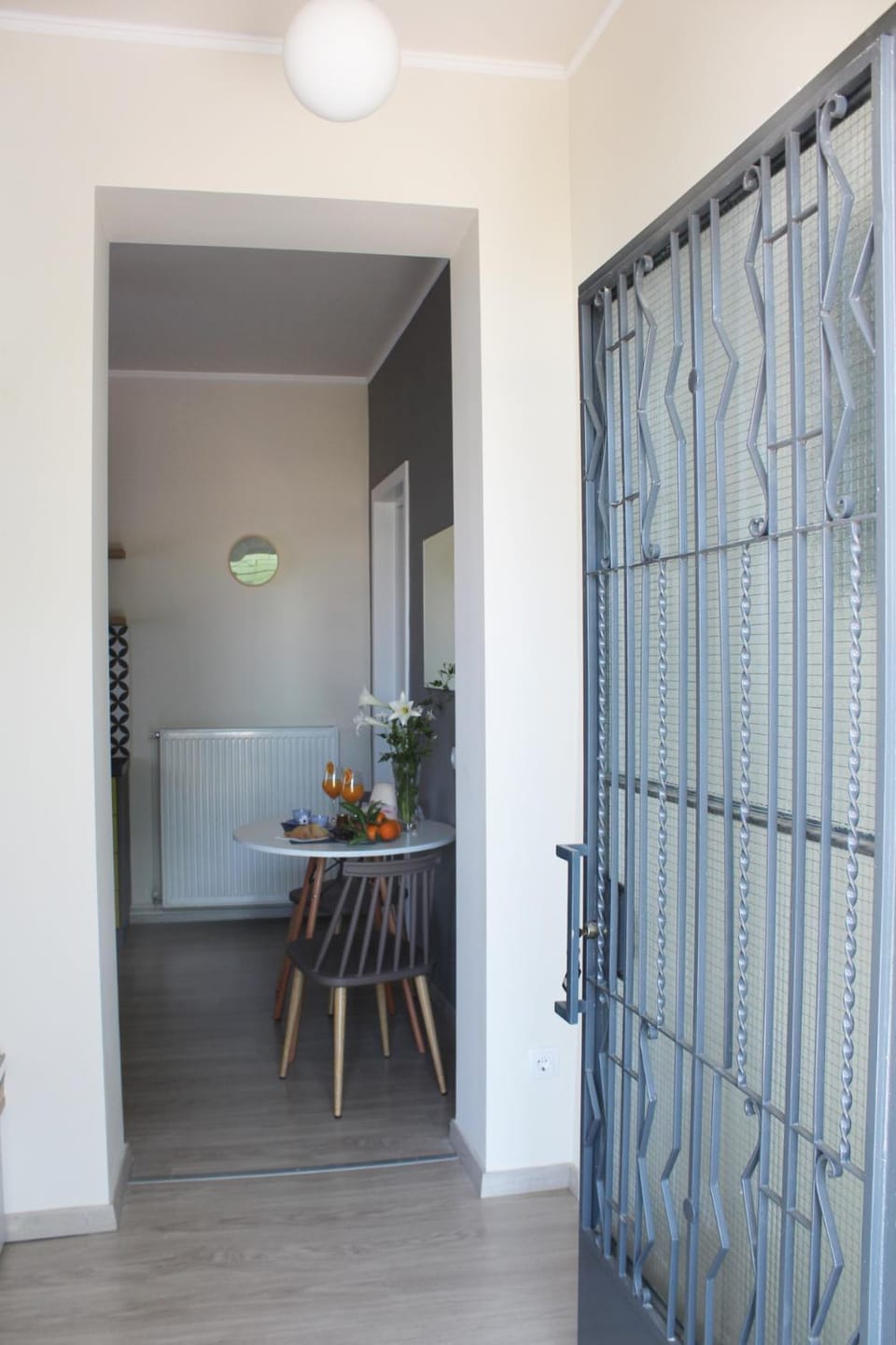 Property building, Patio, Facade/entrance, Decorative detail, Dining area