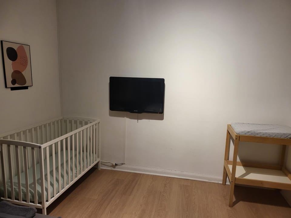 TV and multimedia, Bedroom, cot