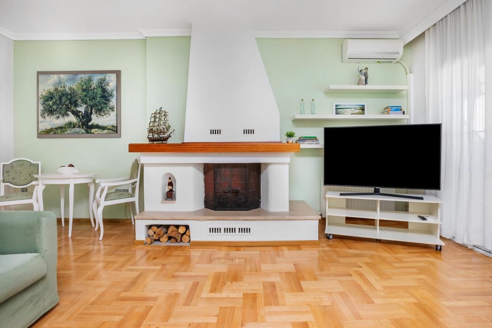 Communal lounge/ TV room, Living room