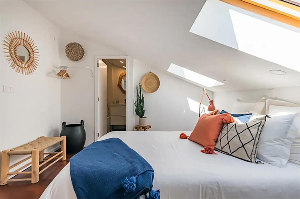 Toilet, Bed, Bedroom, wardrobe