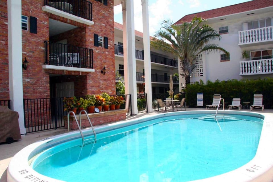 Large Lush Oasis Paradise by FLL Beach and Galleria - 2bd 2ba Apartment in Fort Lauderdale