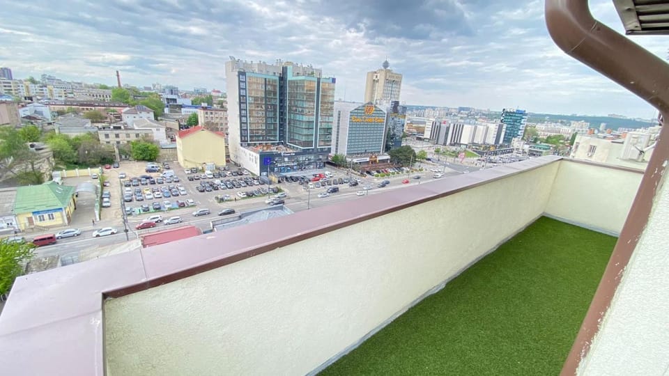 Extra Apartments with Terasa Central street Stefan cel Mare Boulevard Apartment in Chișinău