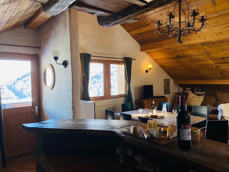 Seating area, Dining area