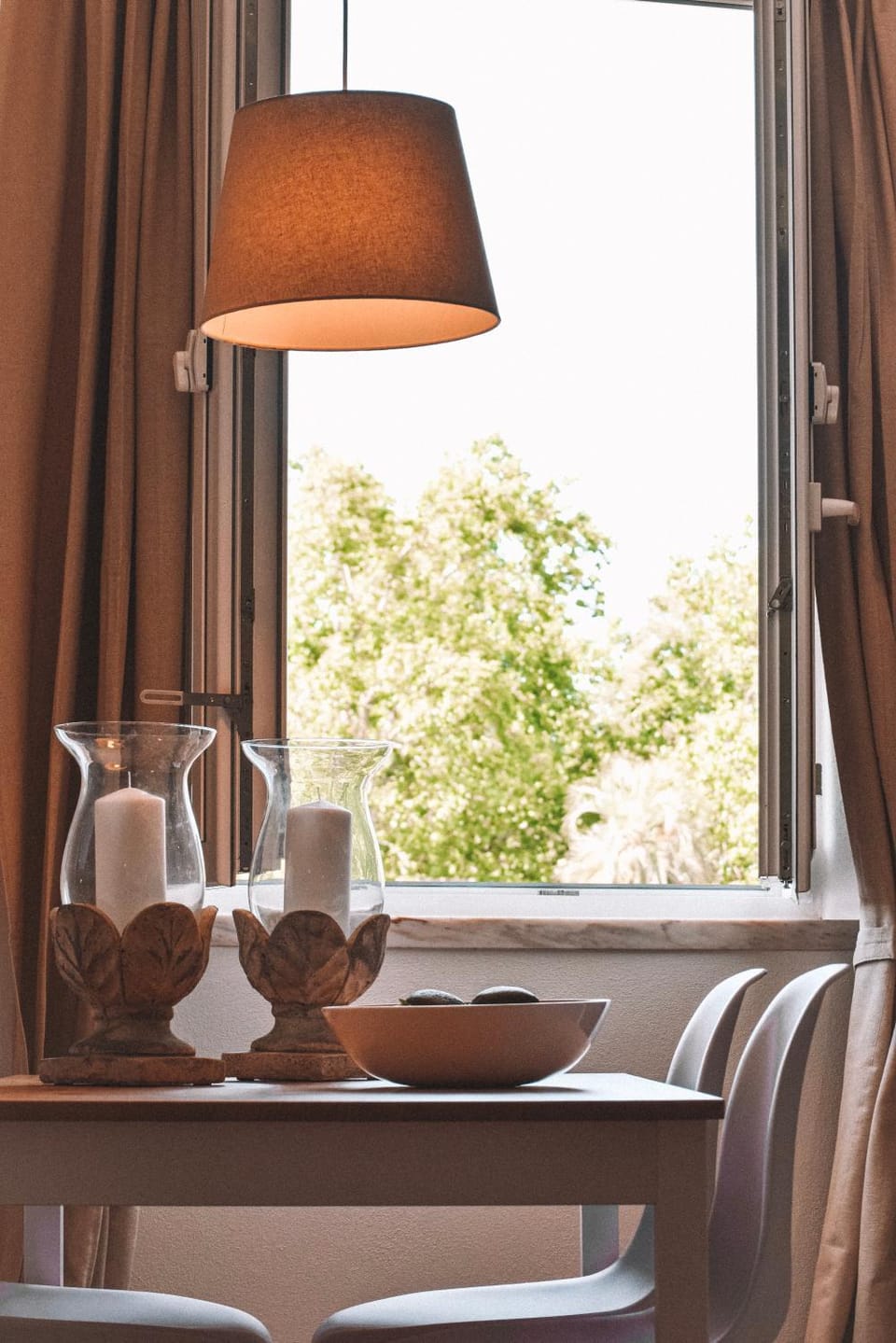 Coffee/tea facilities, City view, Garden view, Lake view, Family