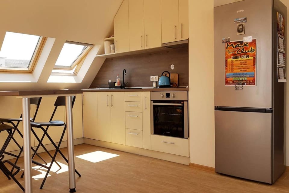 Kitchen or kitchenette, Communal kitchen
