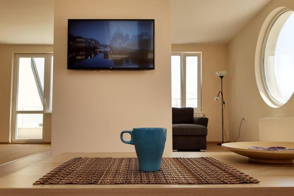 Communal lounge/ TV room, TV and multimedia, Living room, Seating area